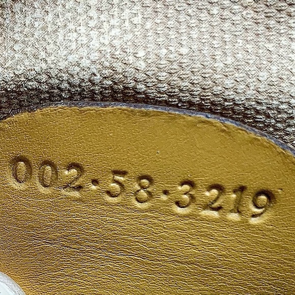 GUCCI Vintage Canvas GUCCI Logo Handbag in Tan - Picture 16 of 16